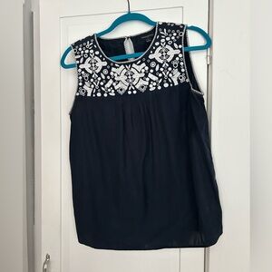 Banana Republic Embroidered Navy Sleeveless Top. Size large